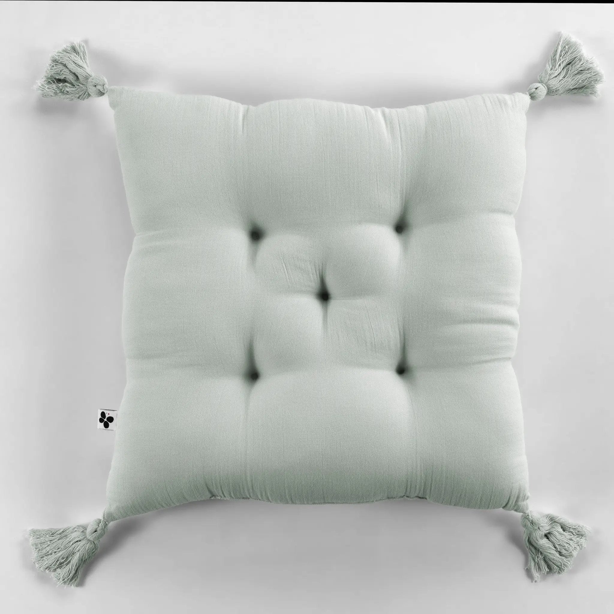 Coussin capitonné 5 points avec pompons 40 x 40 cm Gaze de coton unie GAÏA Eucalyptus by L'effet papillon