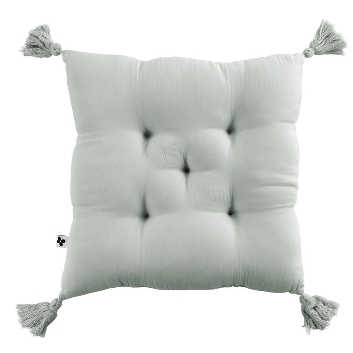 Coussin capitonné 5 points avec pompons 40 x 40 cm Gaze de coton unie GAÏA Eucalyptus by L'effet papillon