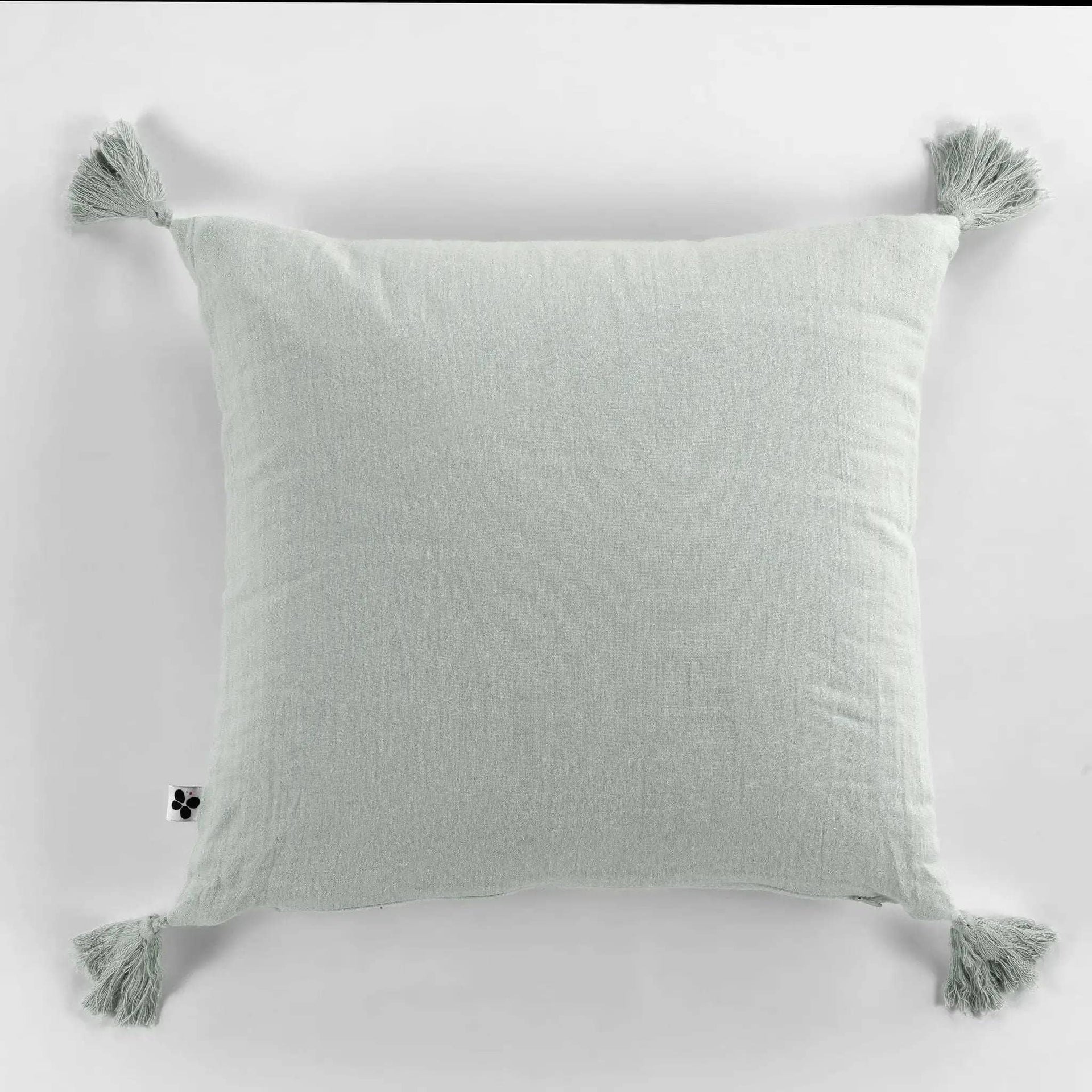 Coussin eucalyptus – Détail pompons