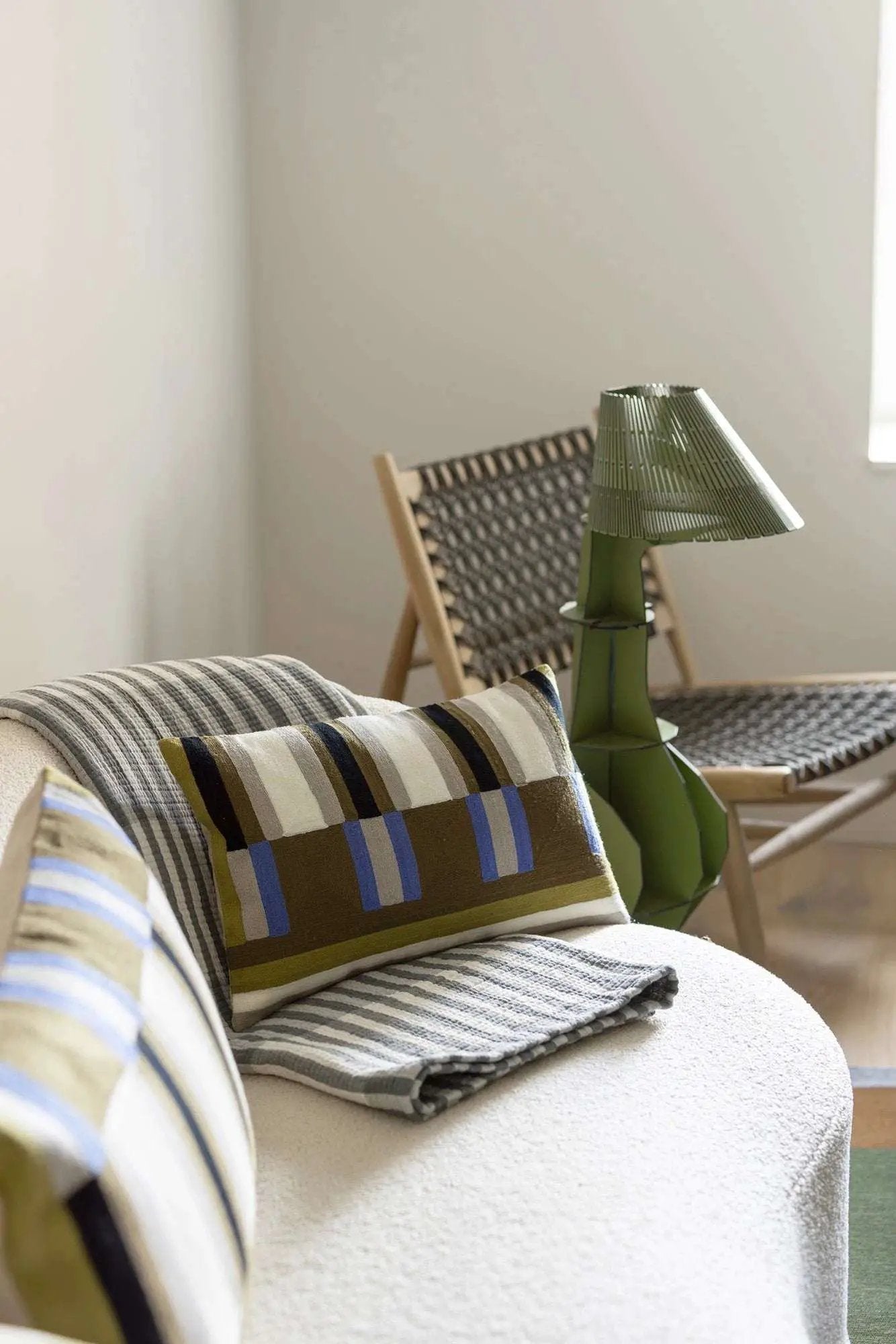 Coussin brodé Jason Cèdre by Vivaraise