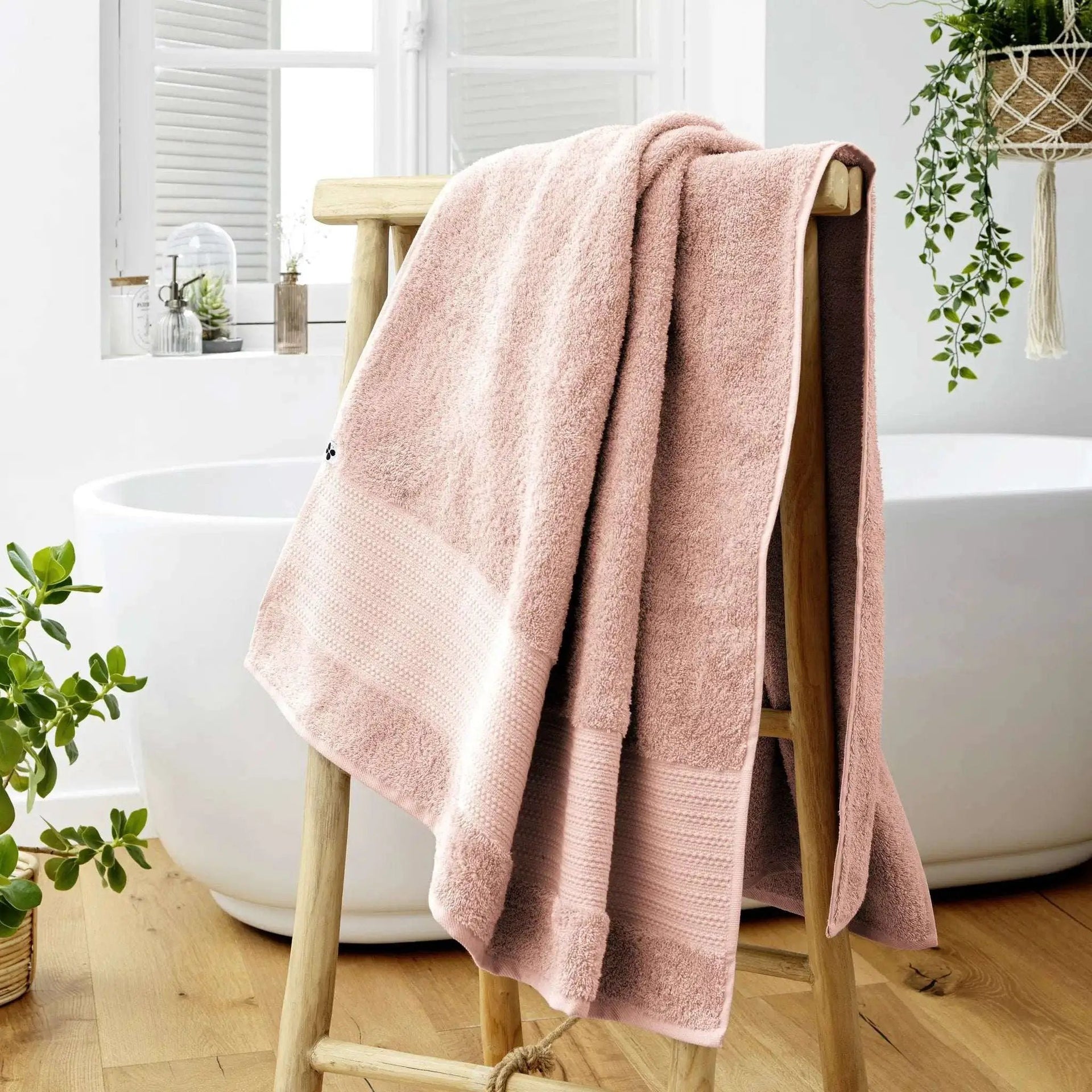Drap de bain 90 x 150 cm Éponge unie GARANCE Rose poudré by L'effet papillon