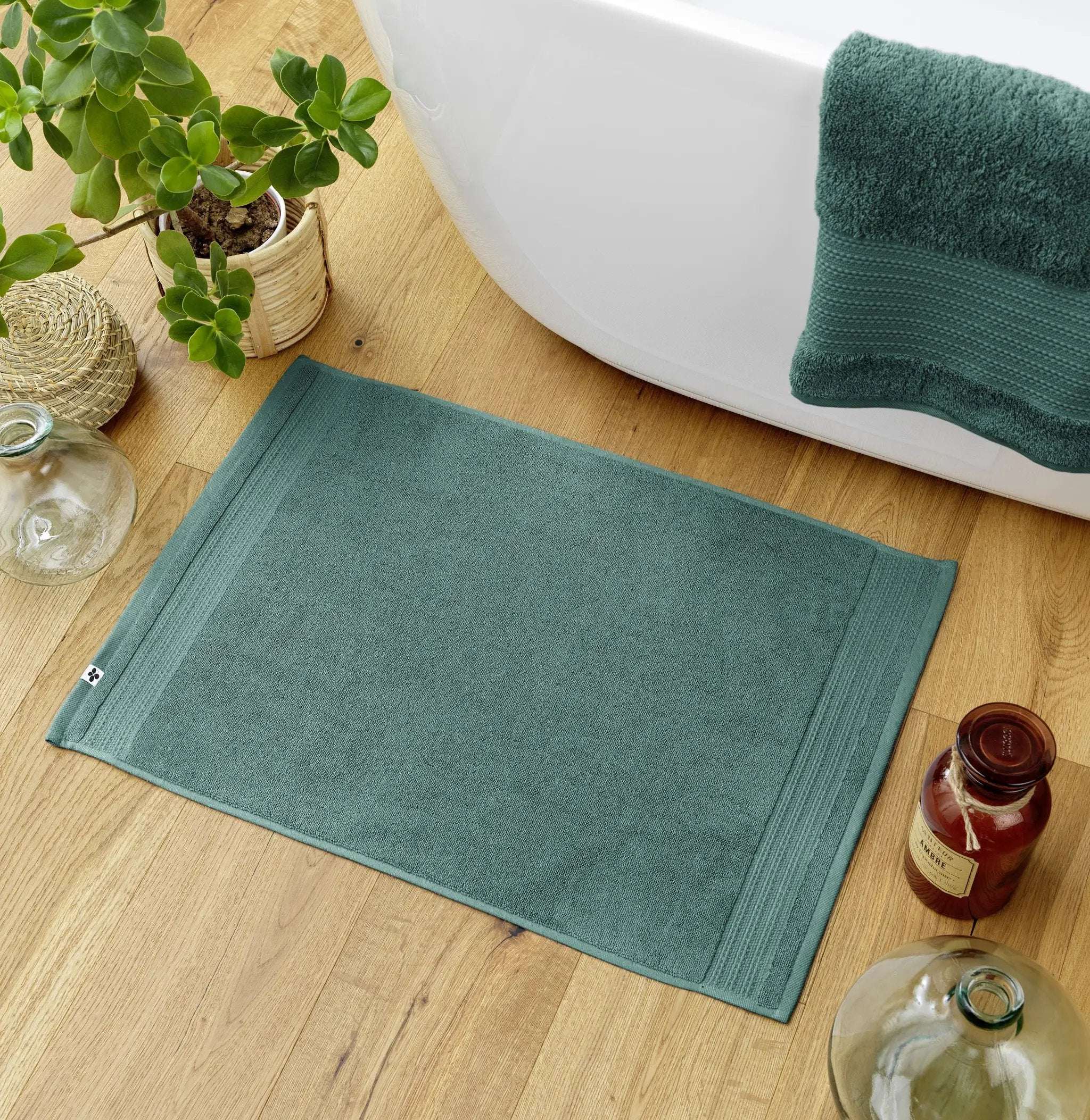 Tapis de bain 50 x 70 cm Éponge unie GARANCE Emeraude by L'effet papillon