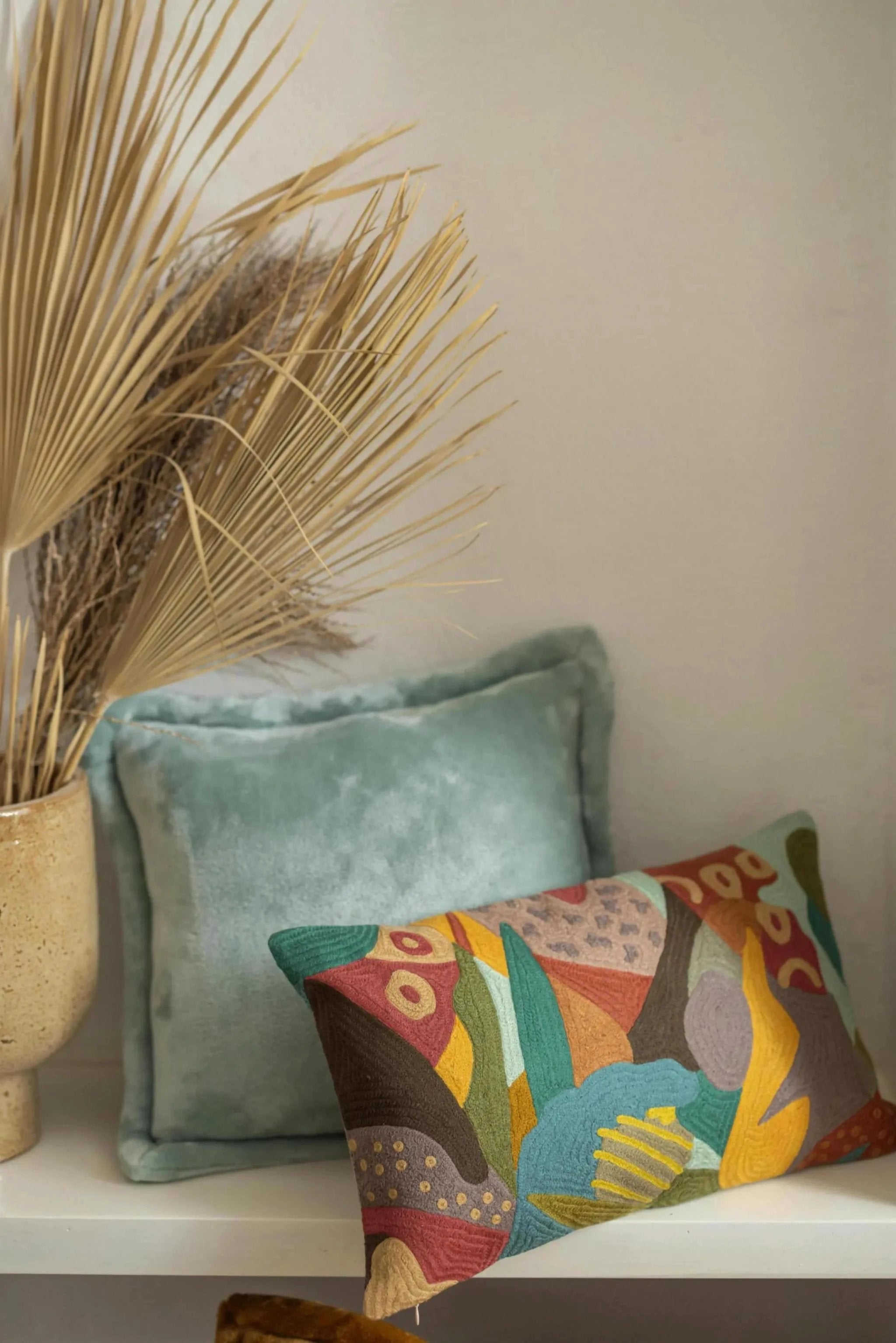 Coussin brodé Izel Minéral by Vivaraise