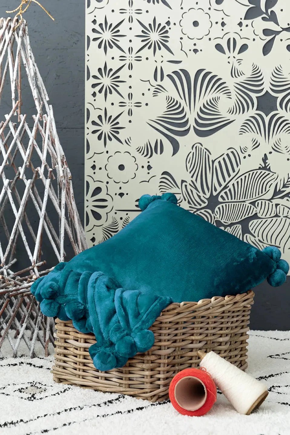 Coussin Tender pompons 45 X 45 by Vivaraise