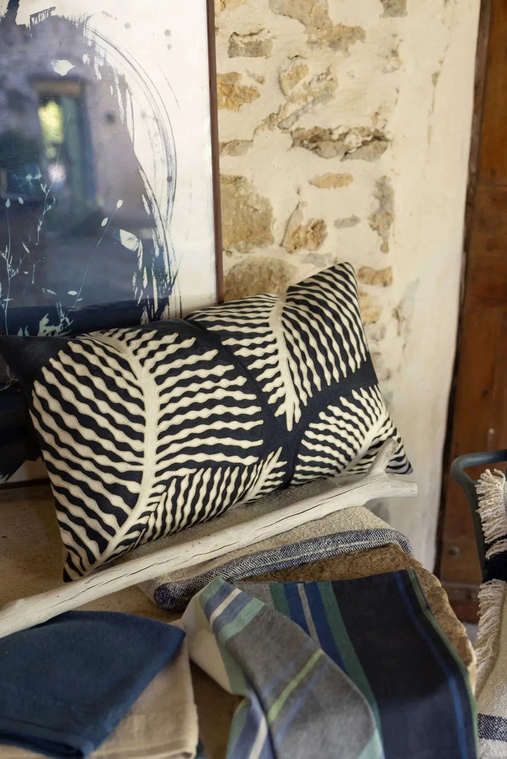 Coussin brodé Flora by Vivaraise