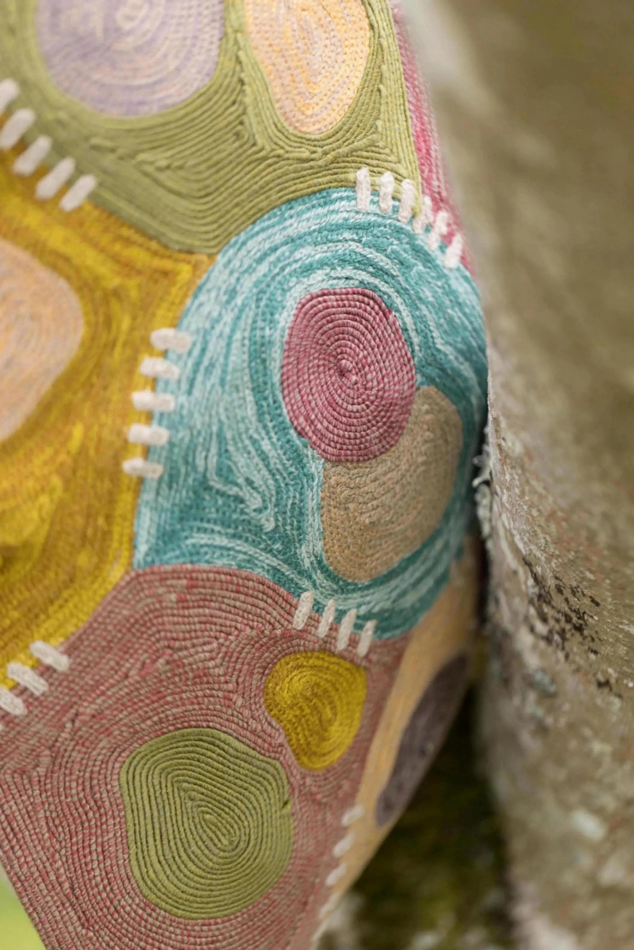 Coussin brodé Nestor Mineral by Vivaraise
