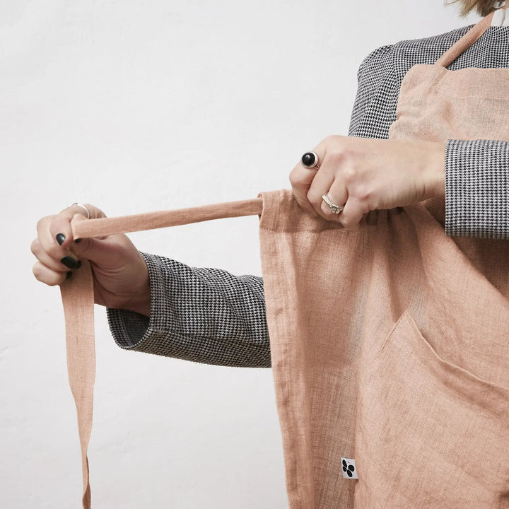 Tablier ajustable lin lavé 70 x 85 cm SOLINE Vieux rose by L'effet papillon