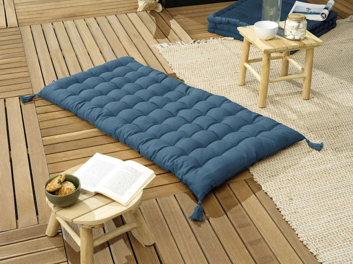 Matelas de sol avec pompons 60 x 120 cm uni KALA Bleu Jean by L'effet papillon