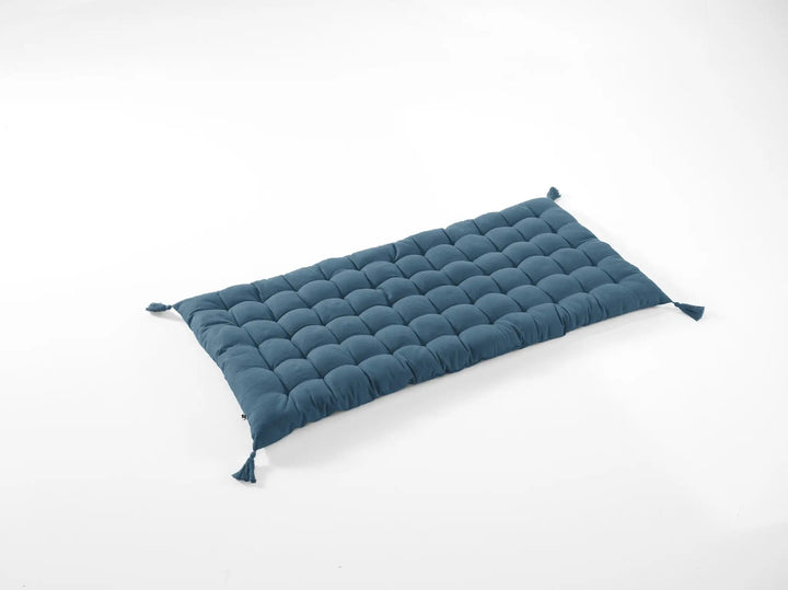 Matelas de sol avec pompons 60 x 120 cm Coton uni KALA Bleu Jean by L'effet papillon