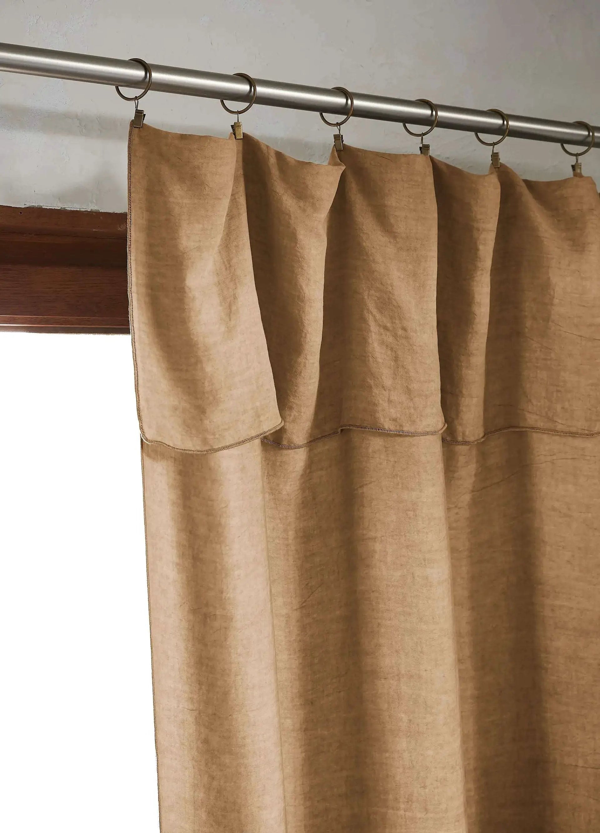 Rideau ajustable + 8 anneaux pince 140 x 270 cm Lyocell uni LYSANDRE Camel by L'effet papillon
