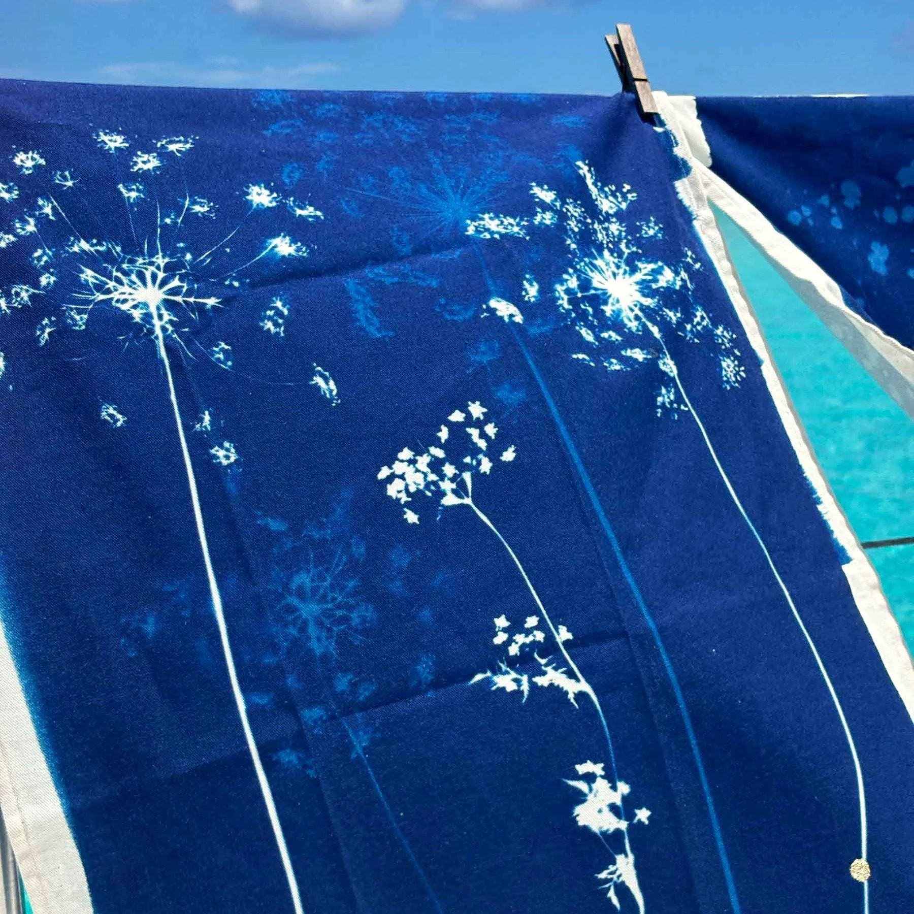Torchon Fleurs de carotte Bleu by La Cerise sur le Gâteau
