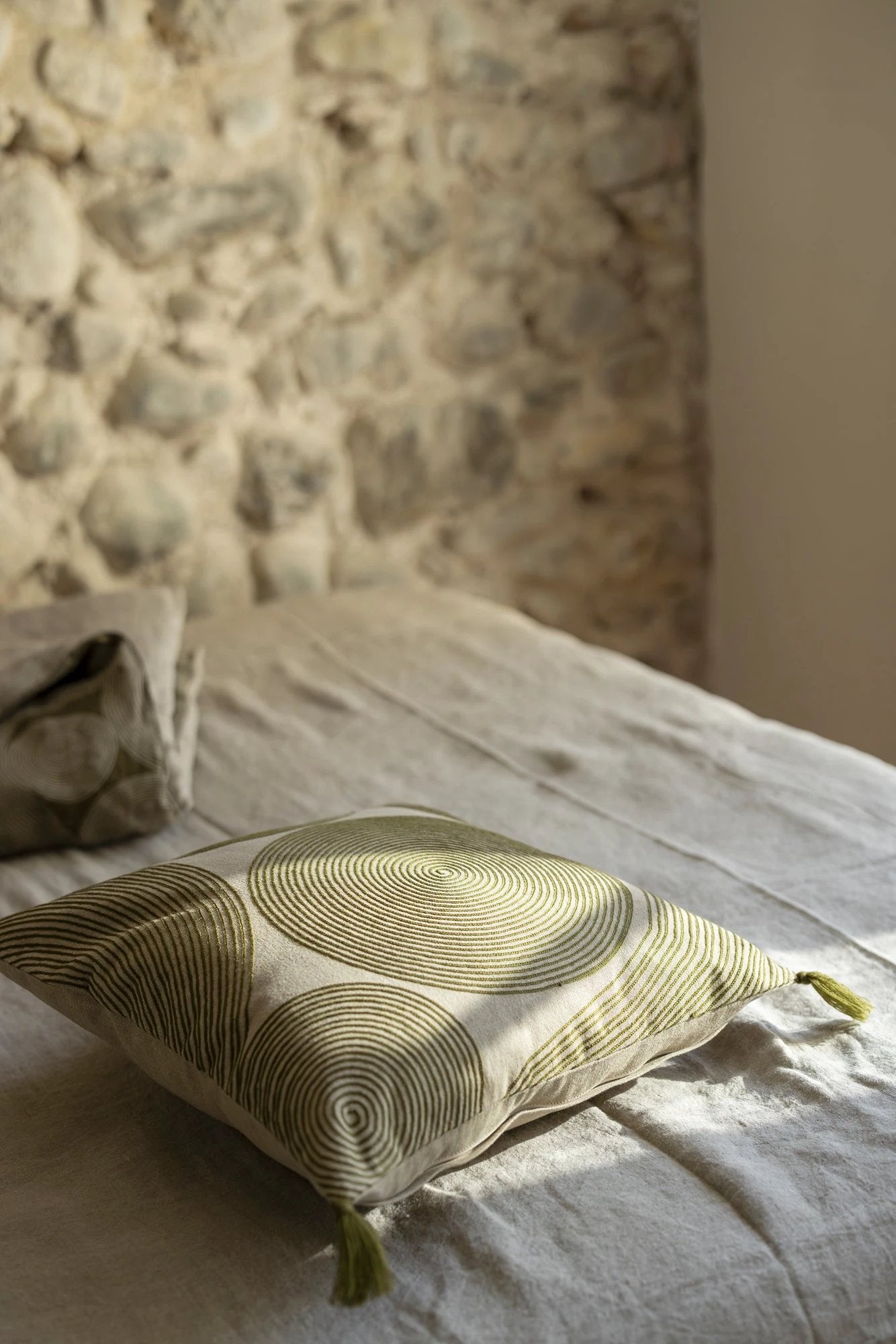 Coussin brodé Tito Naturel by Vivaraise