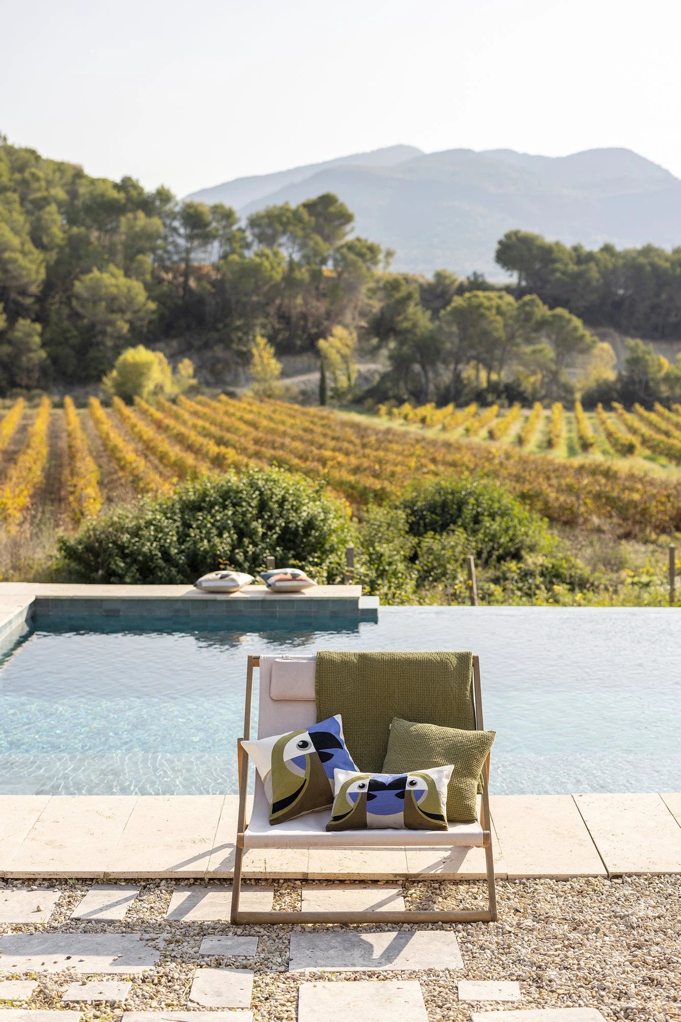 Coussin brodé Loro by Vivaraise