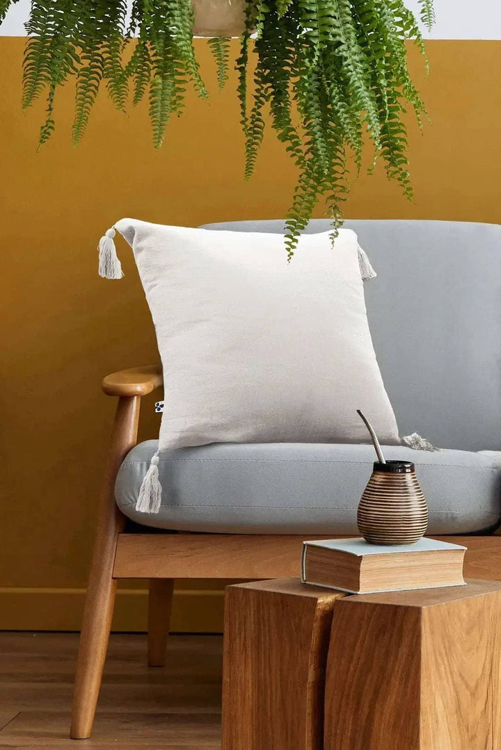 Coussin déhoussable avec pompons 40 x 40 cm Gaze de coton unie GAÏA Chantilly by L'effet papillon