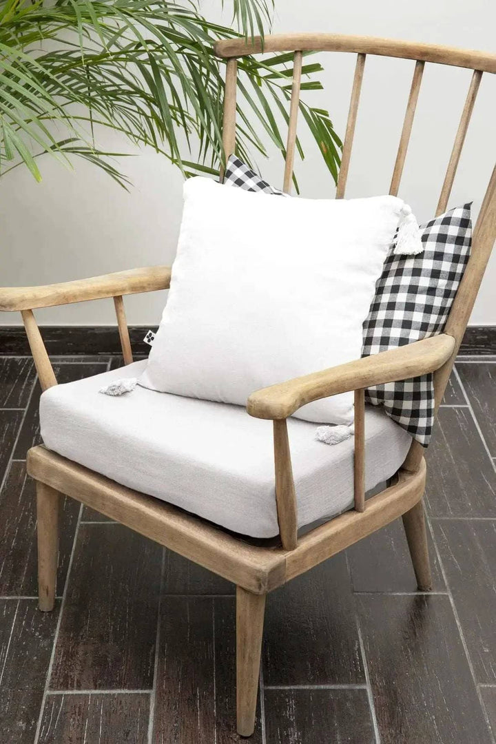 Coussin déhoussable avec pompons 40 x 40 cm Gaze de coton unie GAÏA Chantilly by L'effet papillon