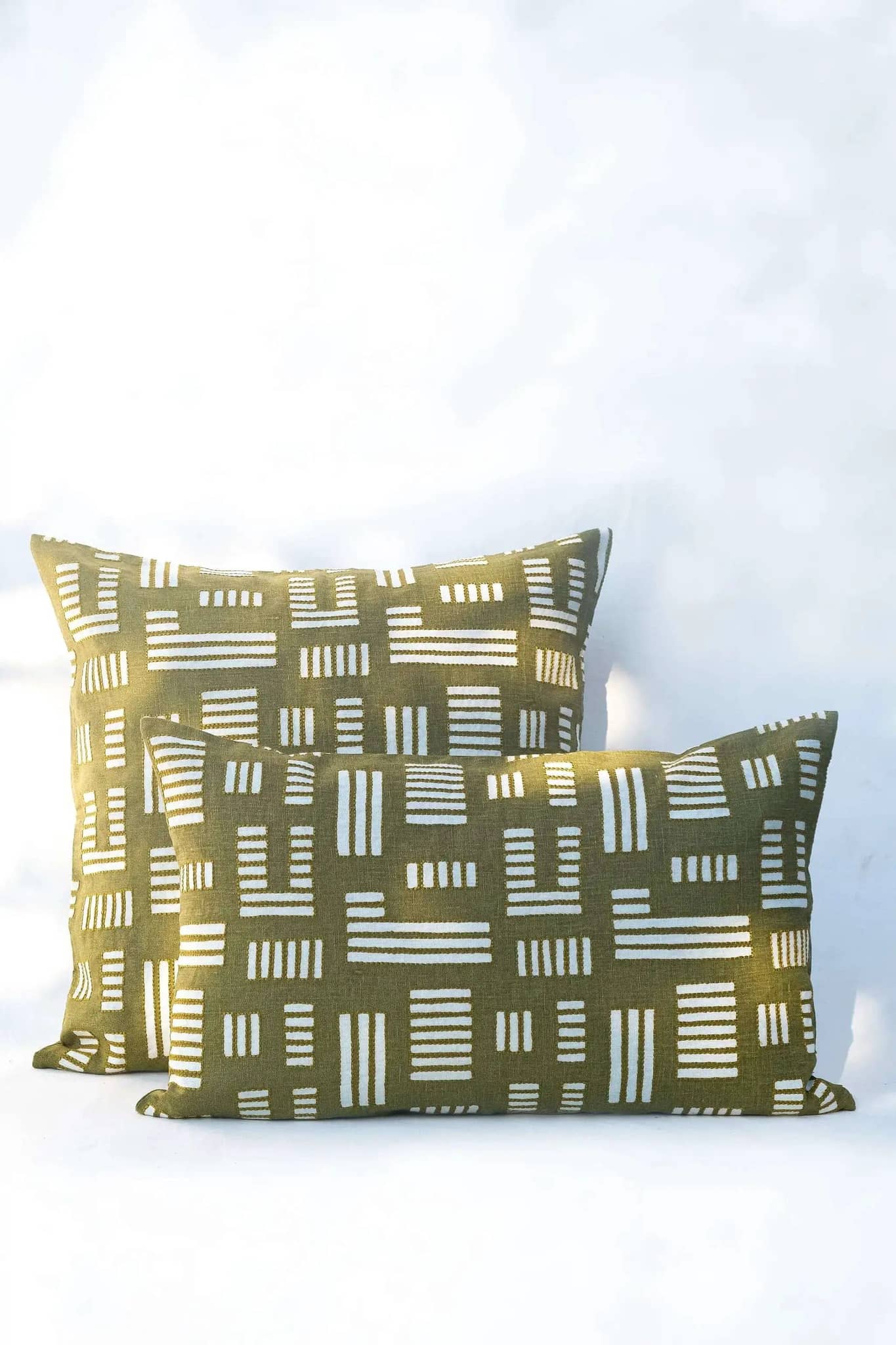 Housse de Coussin ANVAYA - Broderie sur Sérigraphie - Kaki by No-mad