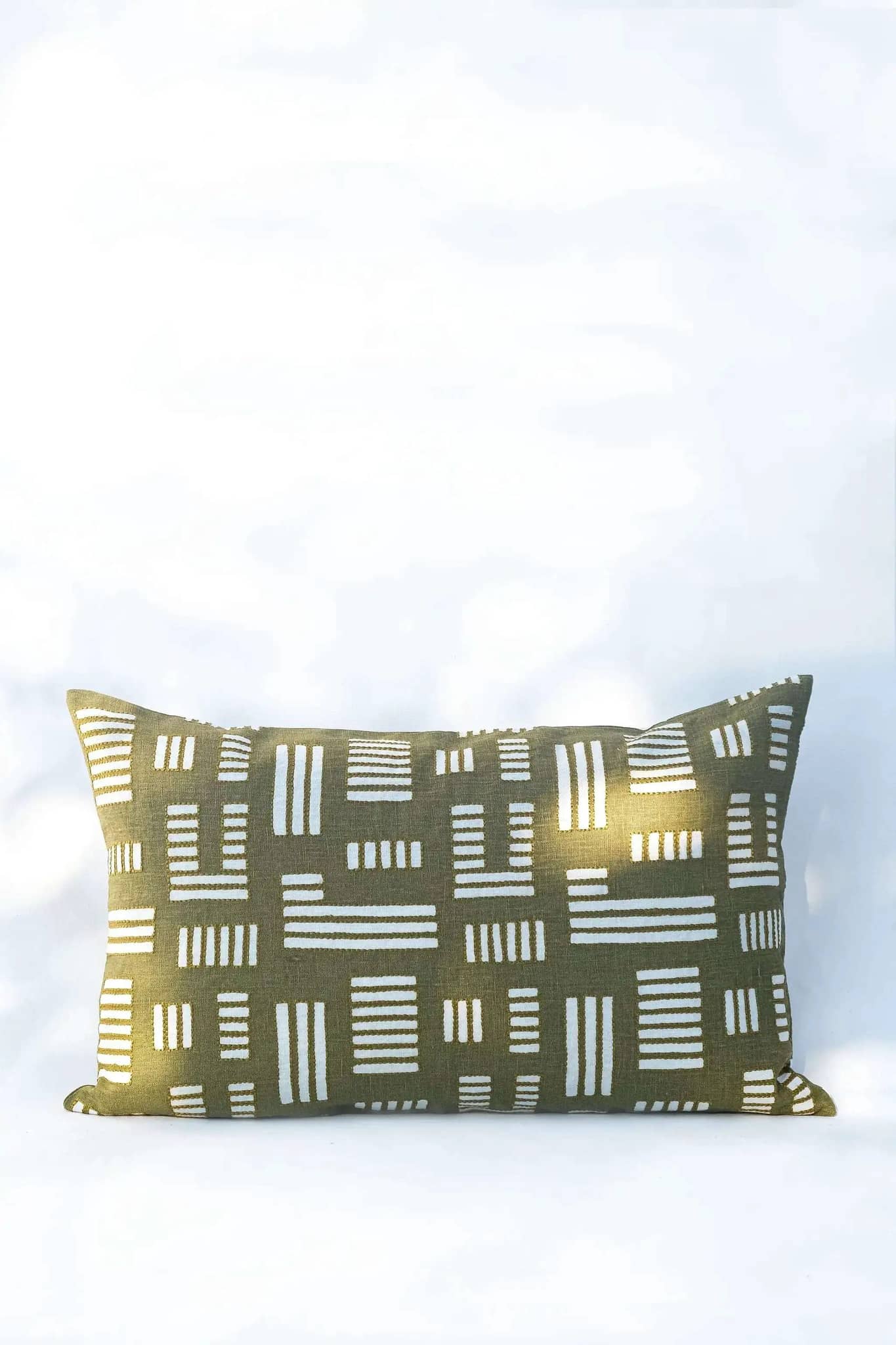 Housse de Coussin ANVAYA - Broderie sur Sérigraphie - Kaki by No-mad