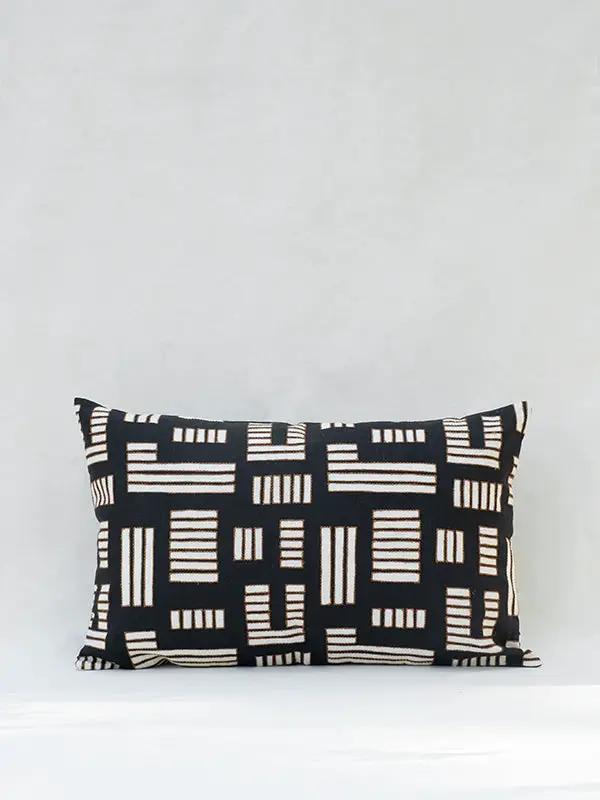 Housse de Coussin ANVAYA - Broderie sur Sérigraphie - Noir by No-mad