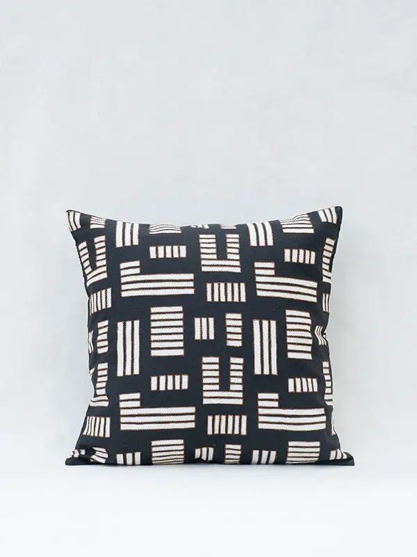 Housse de Coussin ANVAYA - Broderie sur Sérigraphie - Noir by No-mad