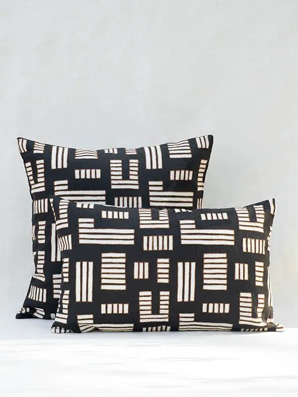 Housse de Coussin ANVAYA - Broderie sur Sérigraphie - Noir by No-mad