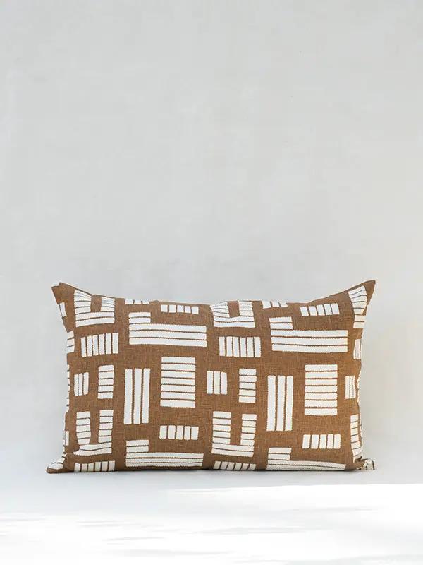 Housse de Coussin ANVAYA - Broderie sur Sérigraphie - Tabac by No-mad