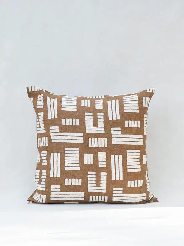 Housse de Coussin ANVAYA - Broderie sur Sérigraphie - Tabac by No-mad