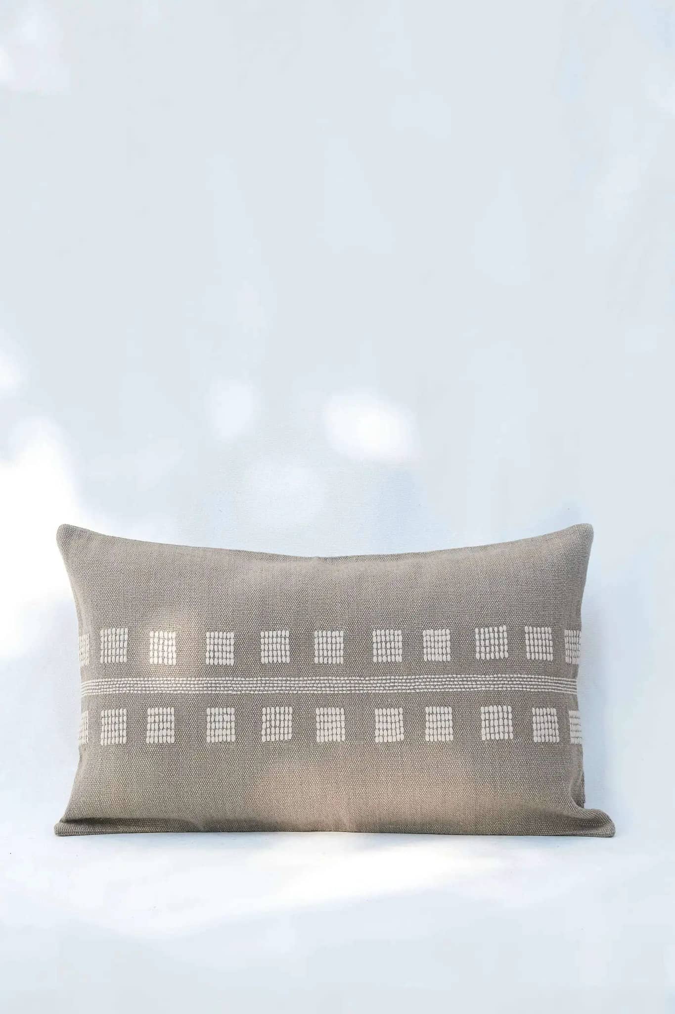 Housse de Coussin CHAKHON - Broderie sur Coton Jute - Taupe by No-mad