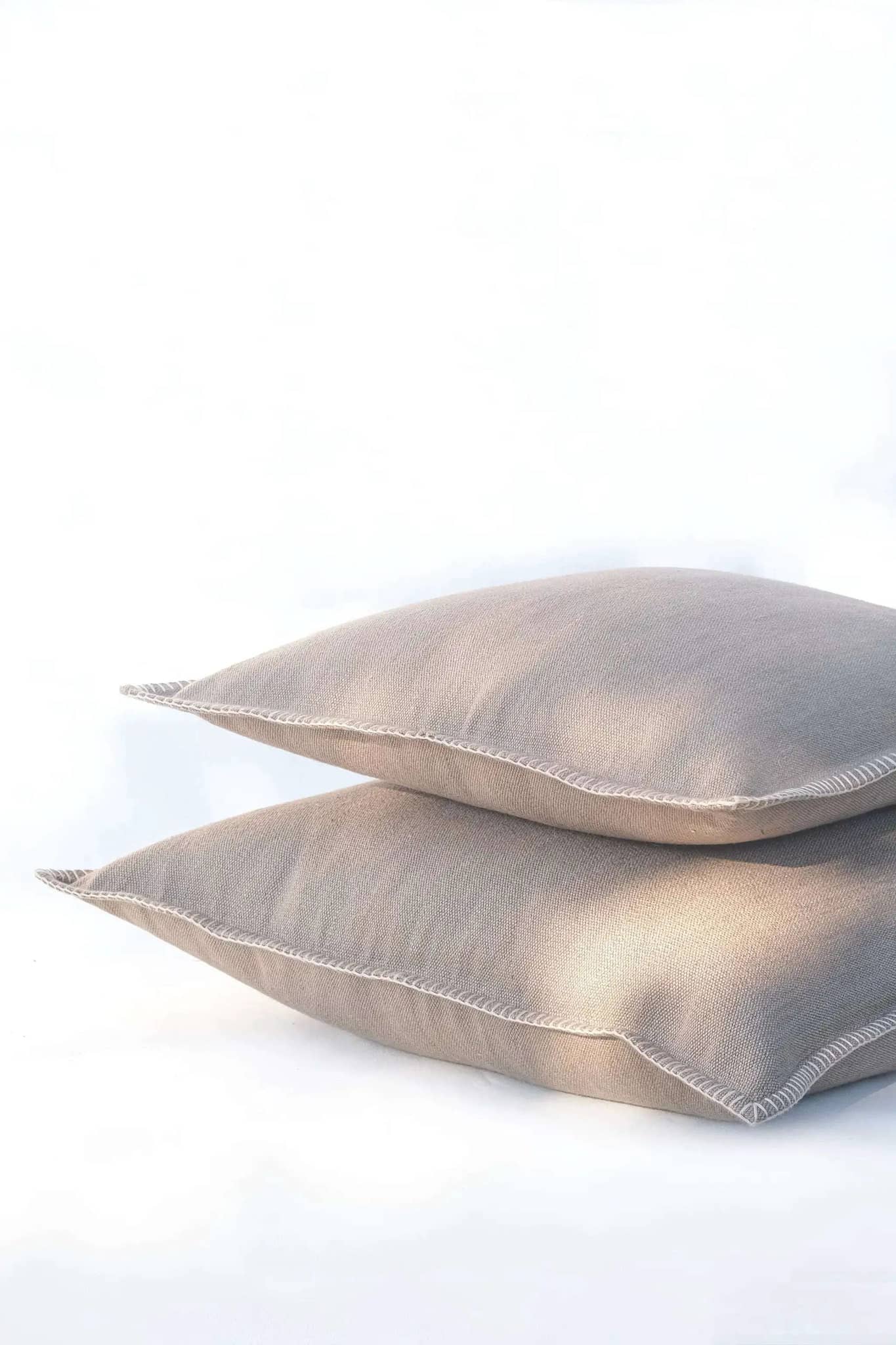 Housse de Coussin PRAKRIT - Broderie sur Coton Jute - Taupe by No-mad