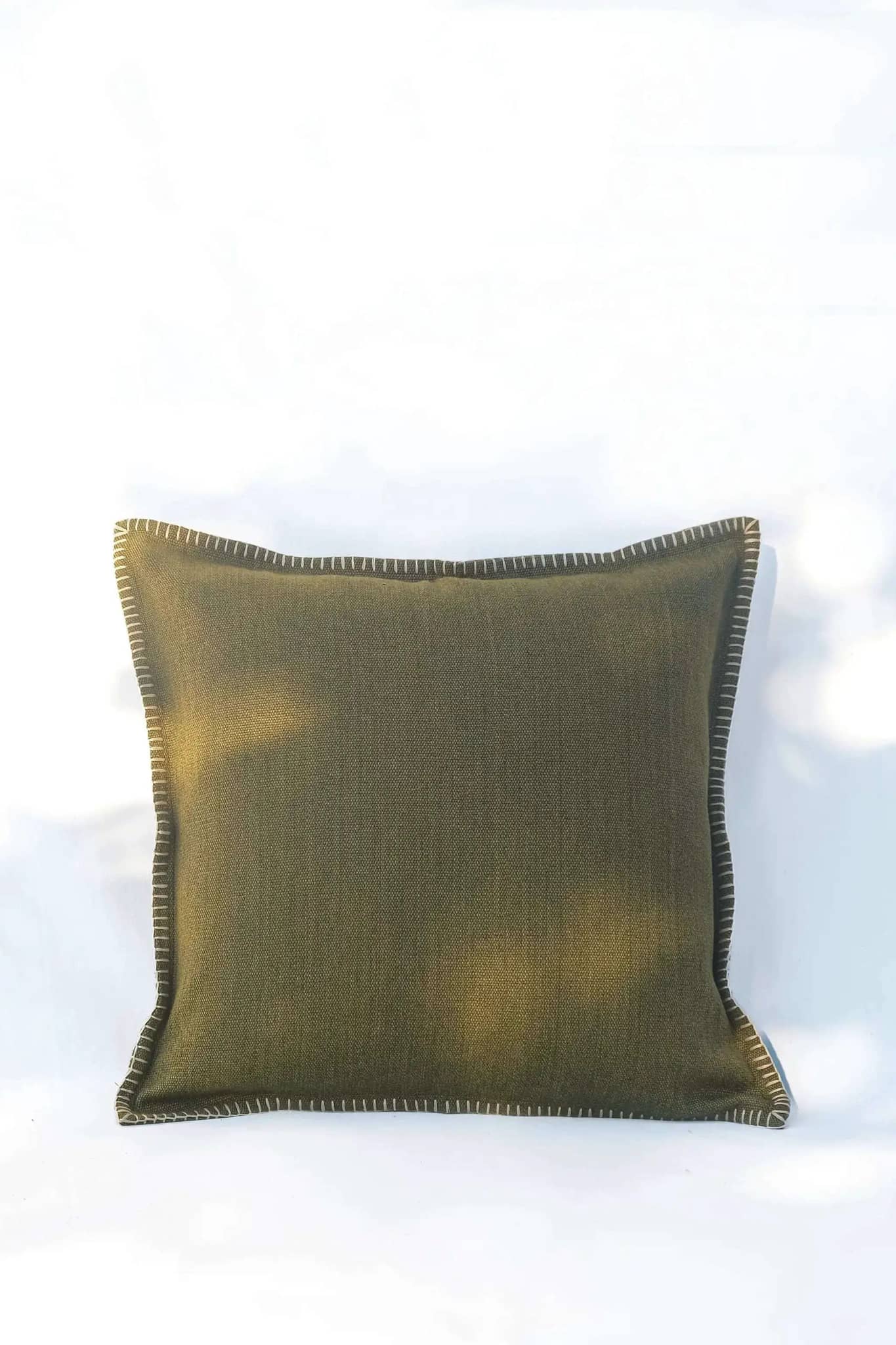 Housse de Coussin PRAKRIT - Broderie sur Coton Jute - Kaki by No-mad