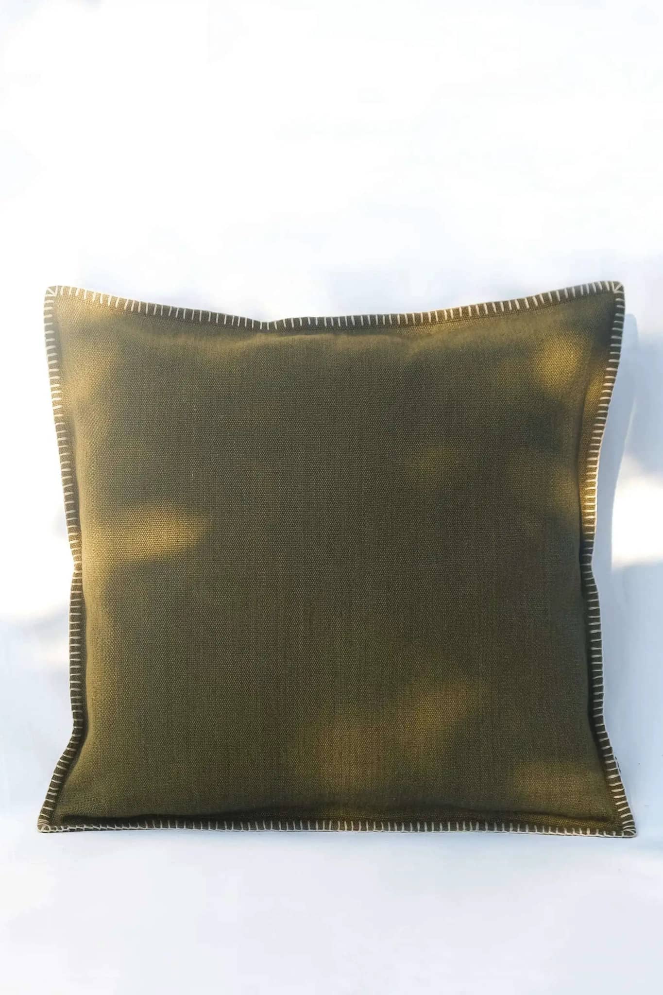 Housse de Coussin PRAKRIT - Broderie sur Coton Jute - Kaki by No-mad
