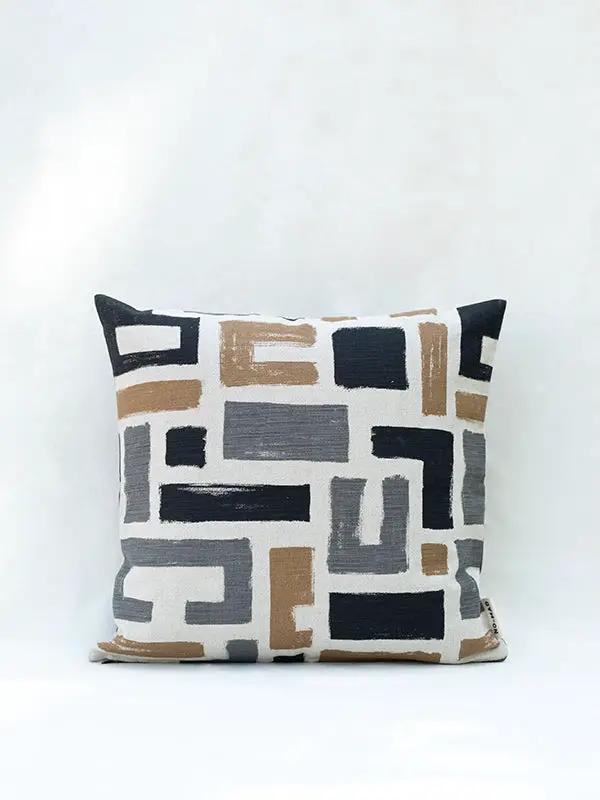 Housse de Coussin VANYA - Sérigraphie sur Coton Lin - Gris Acier/Tabac/Noir by No-mad