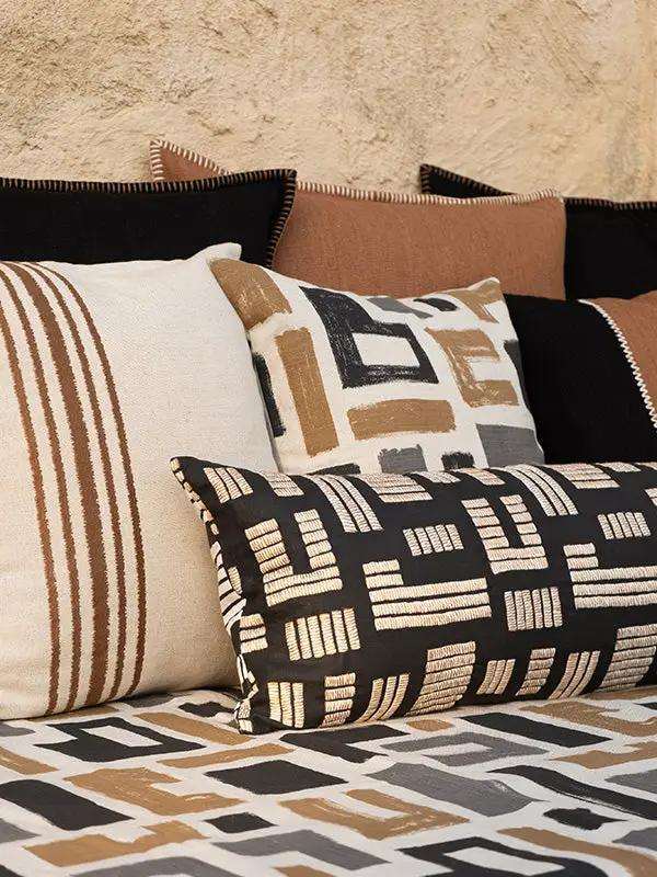 Housse de Coussin VANYA - Sérigraphie sur Coton Lin - Gris Acier/Tabac/Noir by No-mad
