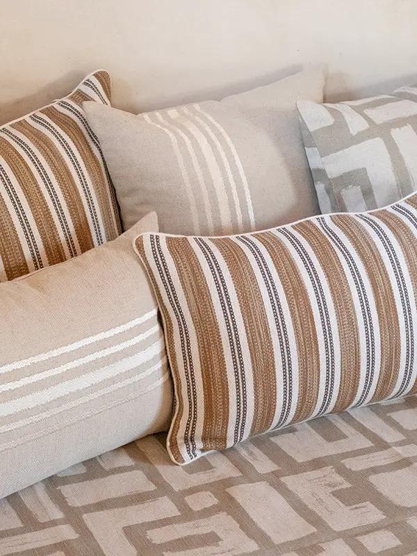 Housse de Coussin PRATHA - Rayure Mashru - Tabac/Ivoire by No-mad