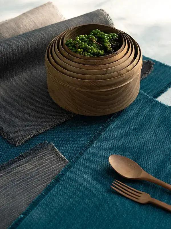 Chemins de Table PRAKRIT- Bords Effilochés à la Main - Vert Canard by No-mad