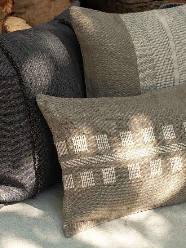 Housse de Coussin PRANIT - Détails Effilochés à la Main - Gris Acier by No-mad