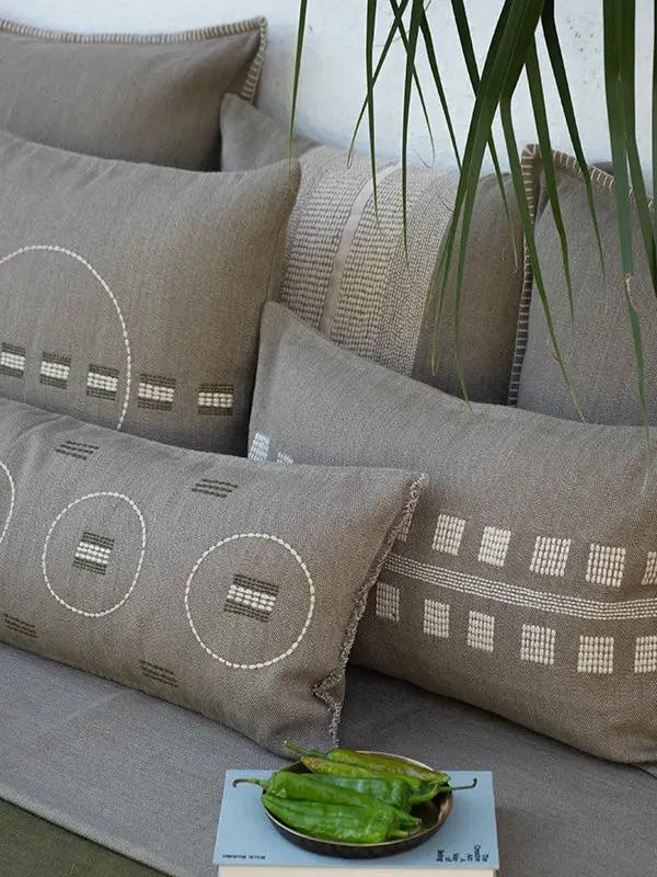 Housse de Coussin REKH - Broderie sur Coton Jute - Taupe by No-mad