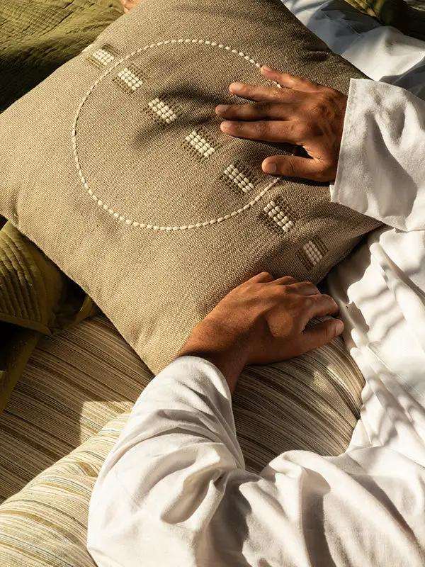 Housse de Coussin SHUNYA - Broderie sur Coton Jute - Taupe by No-mad
