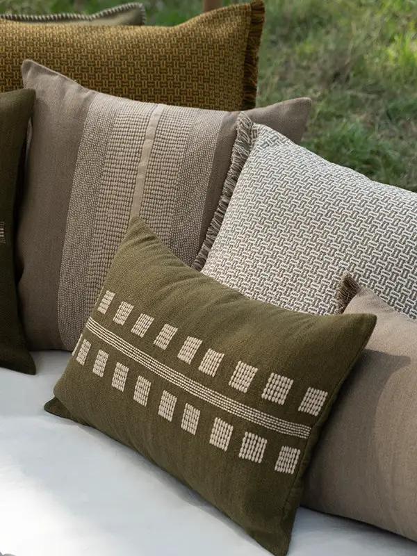 Housse de Coussin REKH - Broderie sur Coton Jute - Taupe by No-mad