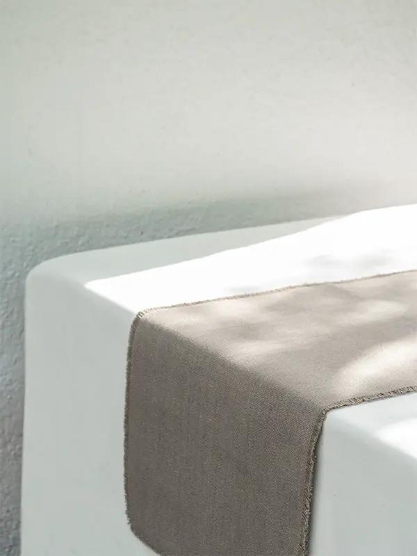 Chemins de Table PRAKRIT- Bords Effilochés à la Main - Taupe by No-mad
