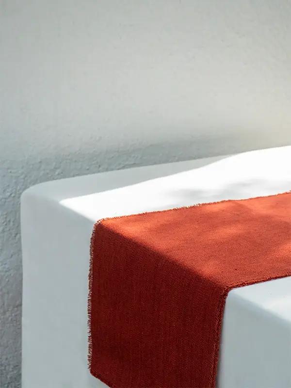 Chemins de Table PRAKRIT- Bords Effilochés à la Main - Terracotta by No-mad