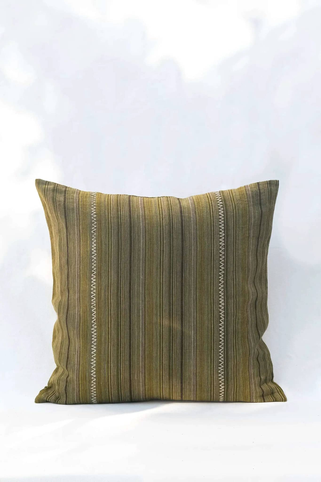 Housse de Coussin KINTSU - Broderie sur Lin - Kaki by No-mad