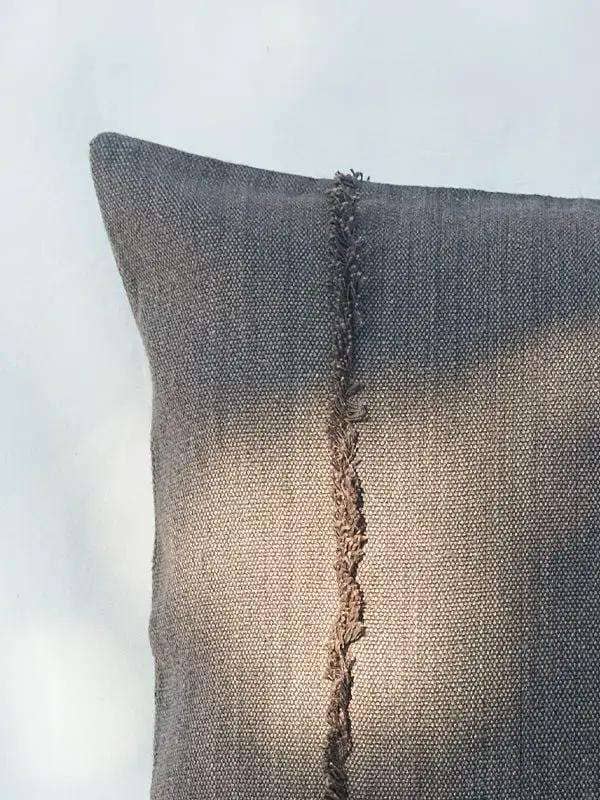 Housse de Coussin PRANIT - Détails Effilochés à la Main - Gris Acier by No-mad