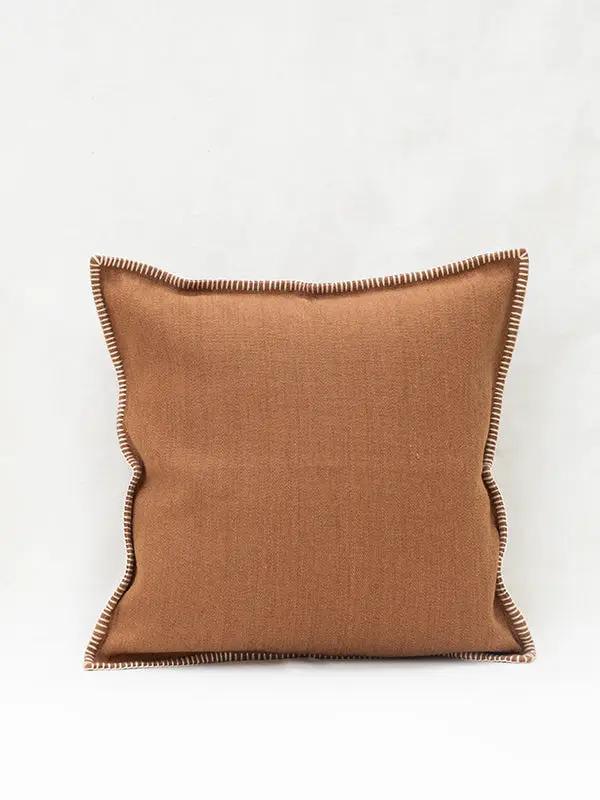 Housse de Coussin PRAKRIT - Hand Broderie sur Coton Jute - Tabac by No-mad