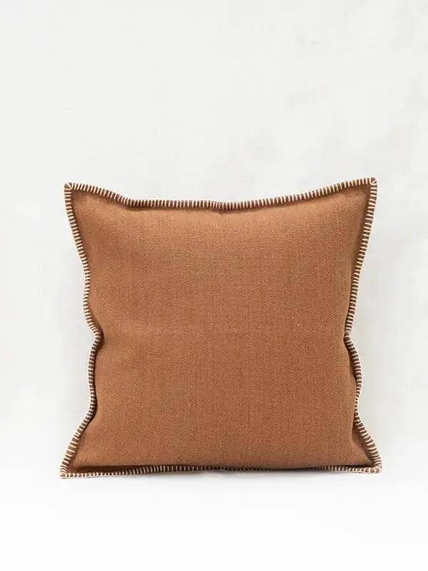 Housse de Coussin PRAKRIT - Hand Broderie sur Coton Jute - Tabac by No-mad