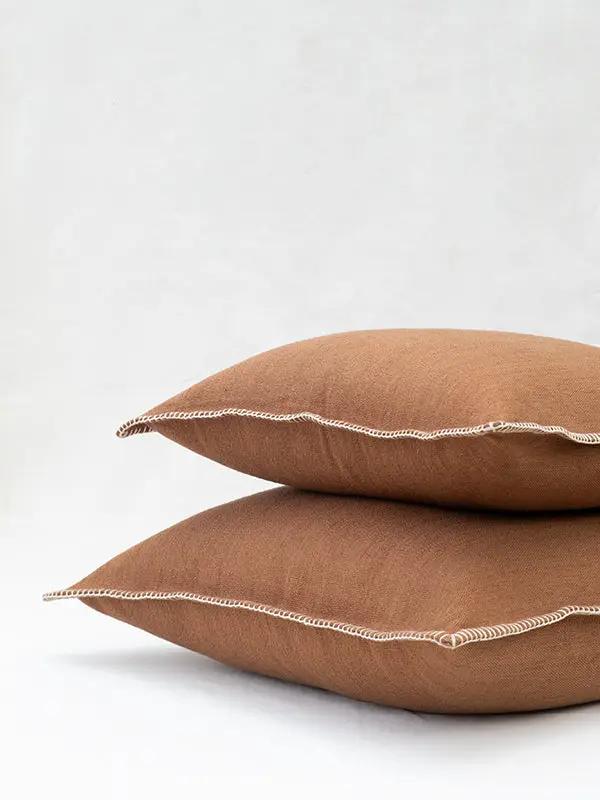 Housse de Coussin PRAKRIT - Hand Broderie sur Coton Jute - Tabac by No-mad