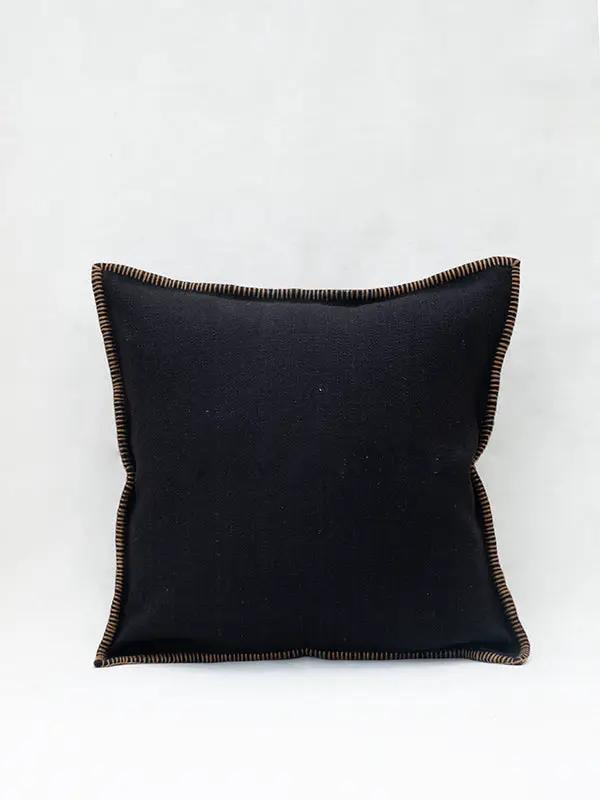 Housse de Coussin PRAKRIT - Hand Broderie sur Coton Jute - Noir by No-mad
