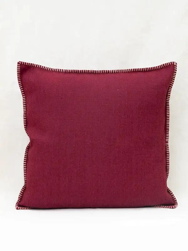 Housse de Coussin PRAKRIT - Hand Broderie sur Coton Jute - Cramoisi by No-mad