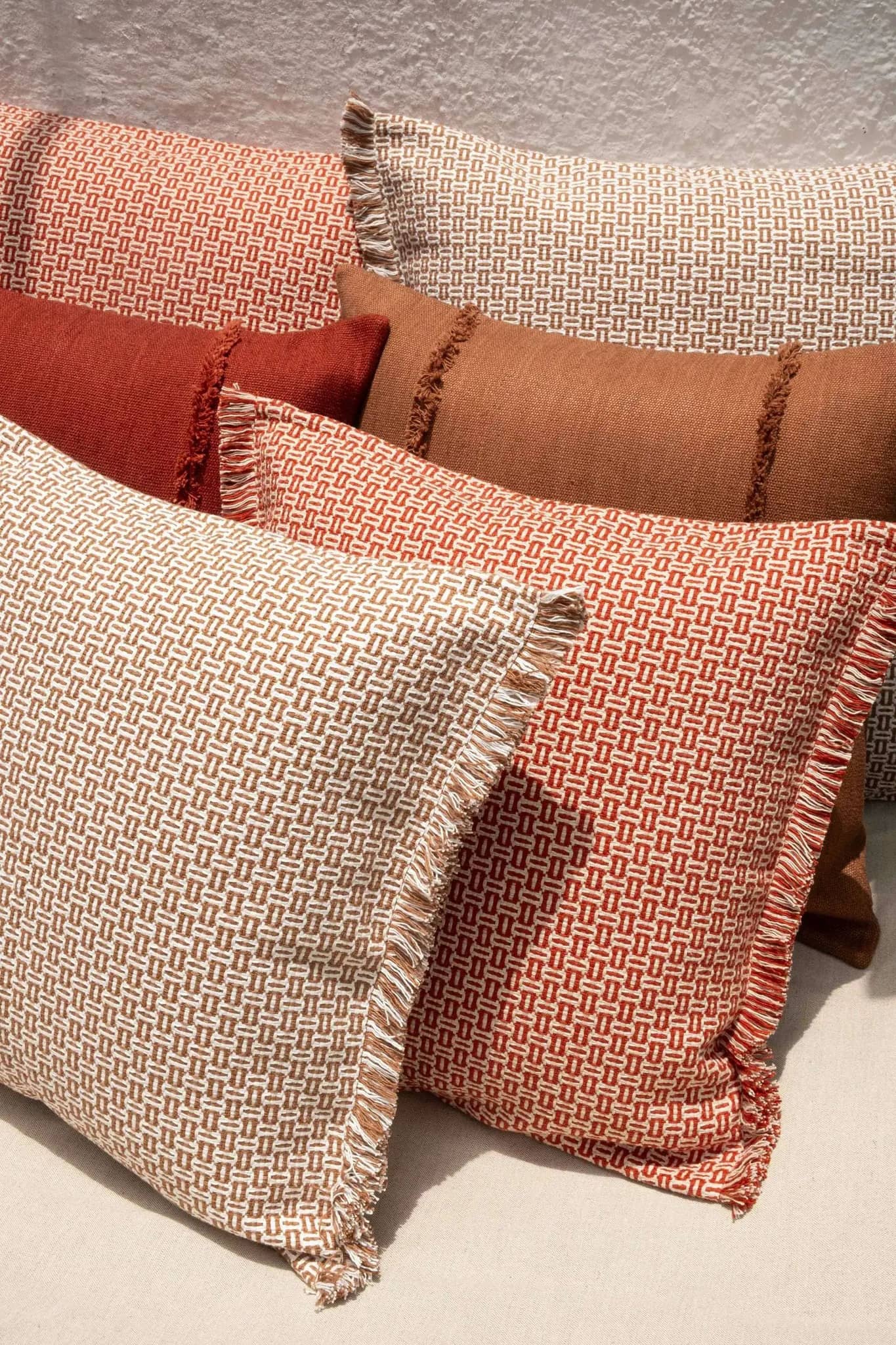 Housse de Coussin PRANIT - Détails Effilochés à la Main - Taupe by No-mad