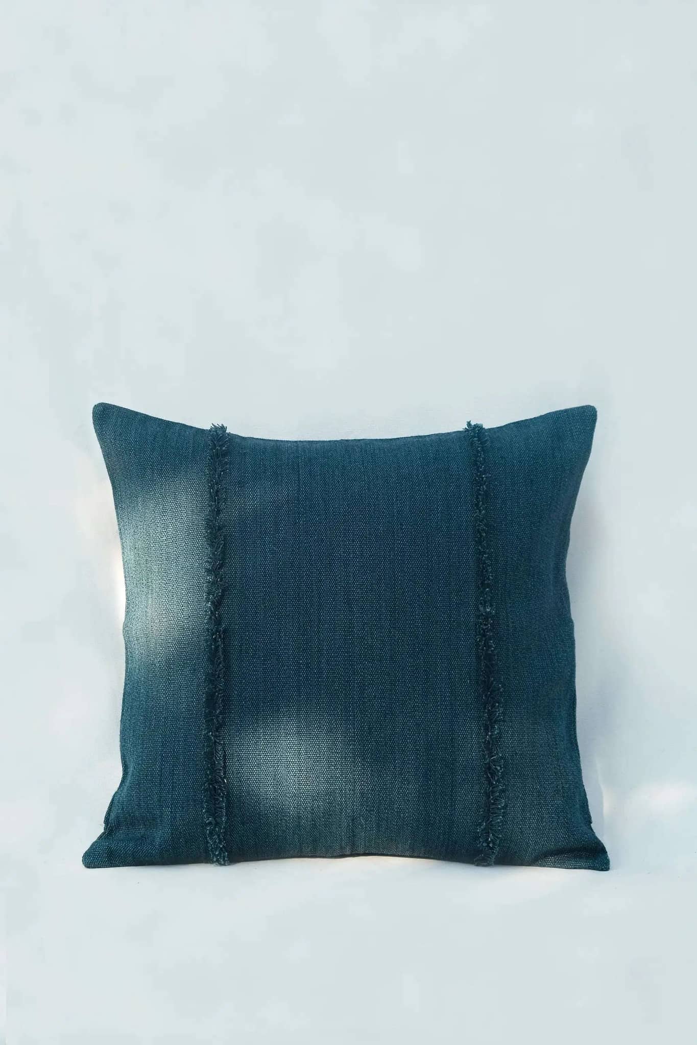 Housse de Coussin PRANIT - Détails Effilochés à la Main - Vert Canard by No-mad