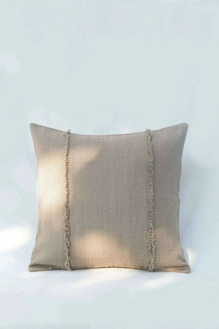 Housse de Coussin PRANIT - Détails Effilochés à la Main - Taupe by No-mad